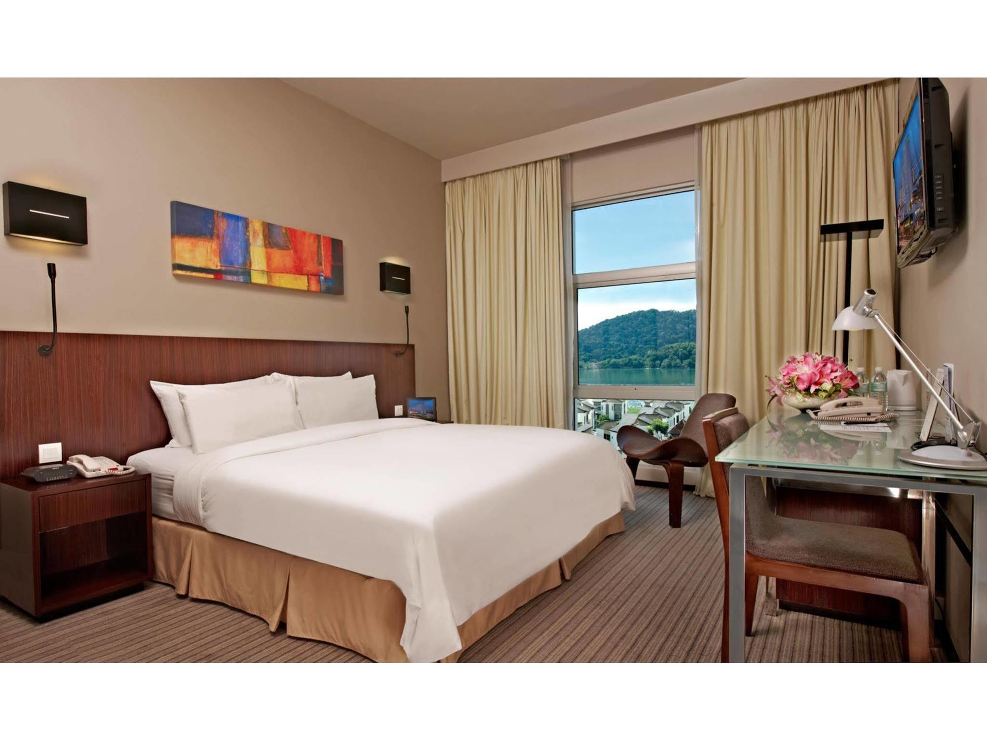Hotel Eastin Penang 4*